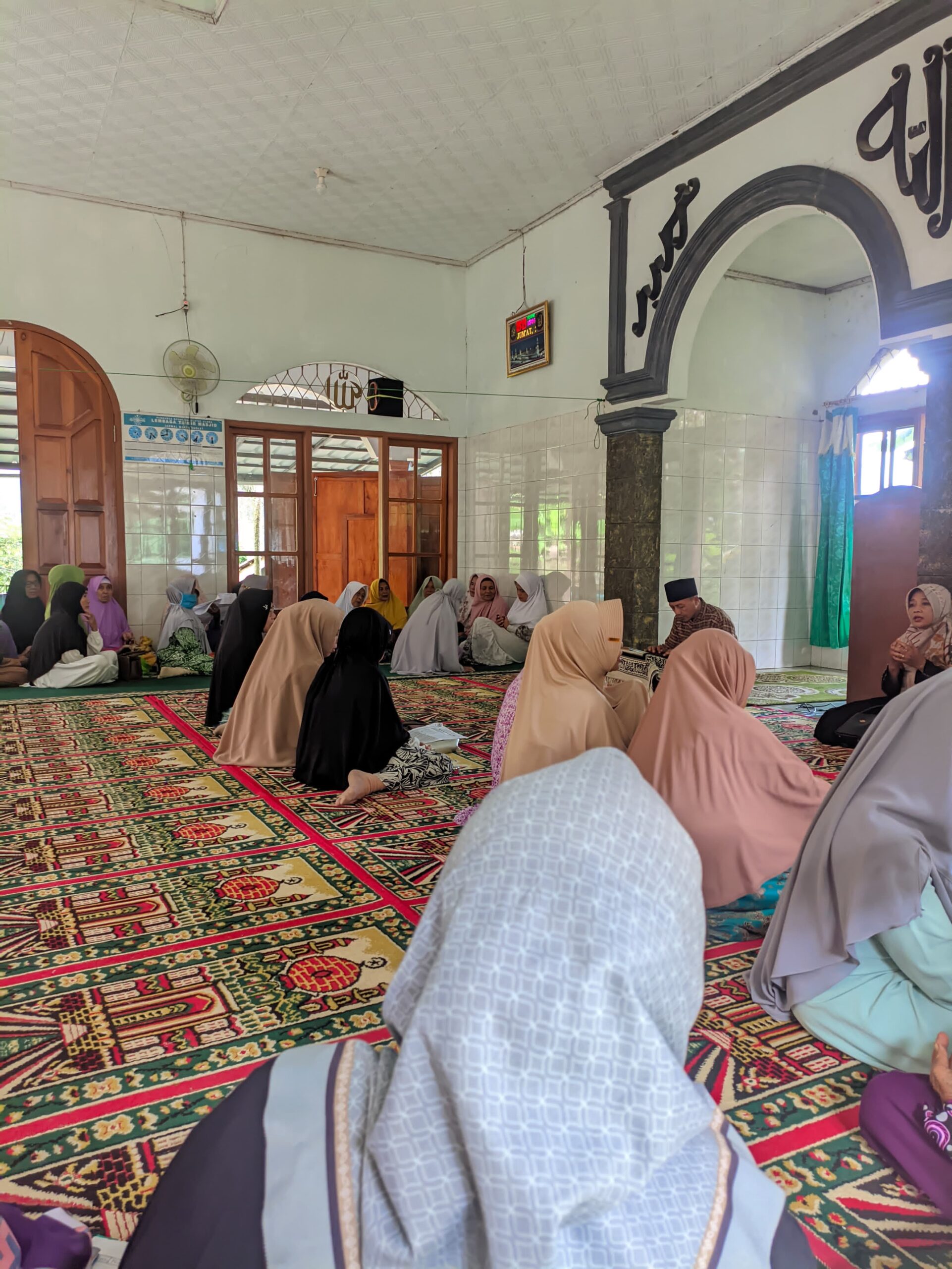 Pengajian: Muslimat NU Dusun Ciparahu di Masjid Miftahul Huda Cihideung Pengajian: Muslimat NU Dusun Ciparahu di Masjid Miftahul Huda Cihideung