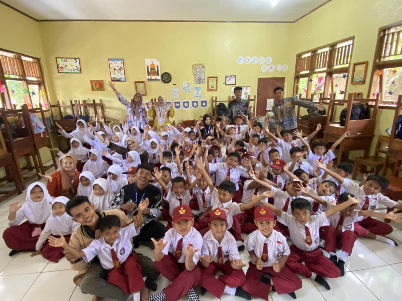 Sosialisasi Anti-Bullying: Mahasiswa KKN Edukasi Siswa SDN 06 Dayeuhluhur dengan Cara Menyenangkan dan Interaktif